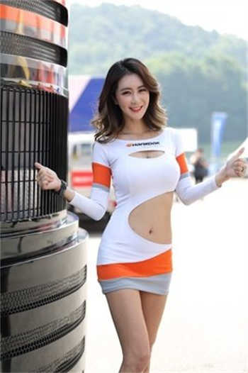 傅少的亿万甜妻下拉式
